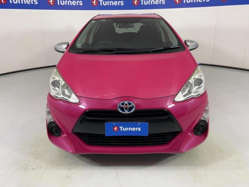 2016 Toyota Aqua, photo 2