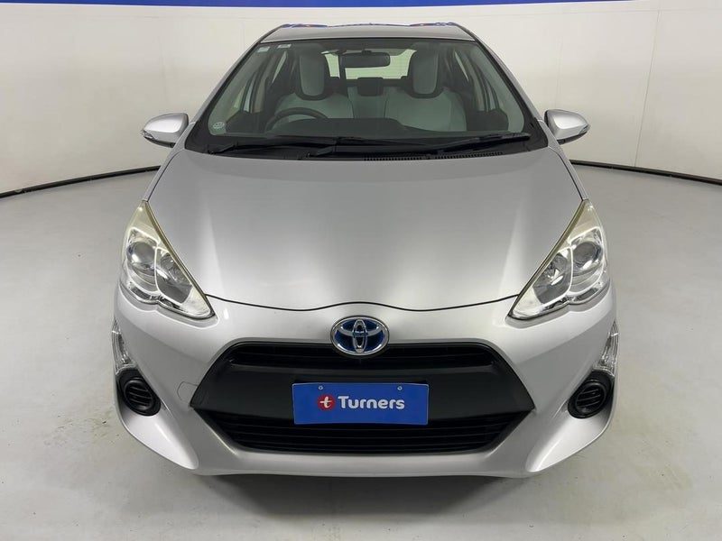 2017 Toyota Aqua, photo 2