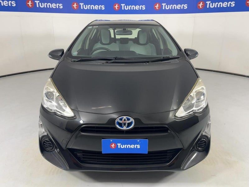 2017 Toyota Aqua, photo 2