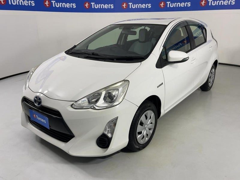 2015 Toyota Aqua, photo 3