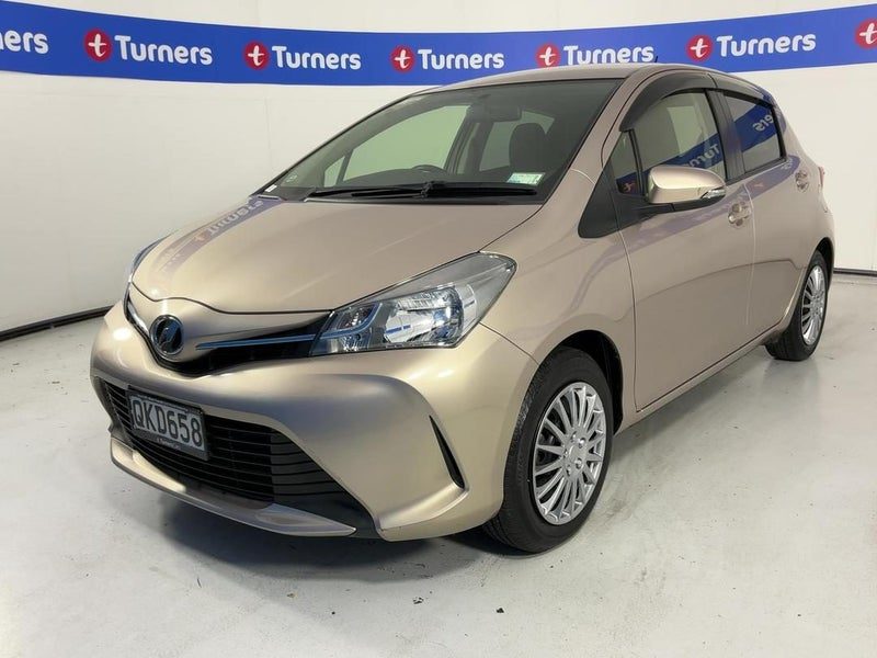 2015 Toyota Vitz, photo 3