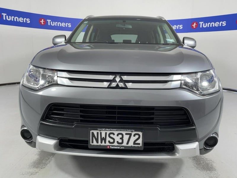 2014 Mitsubishi Outlander LS, photo 2