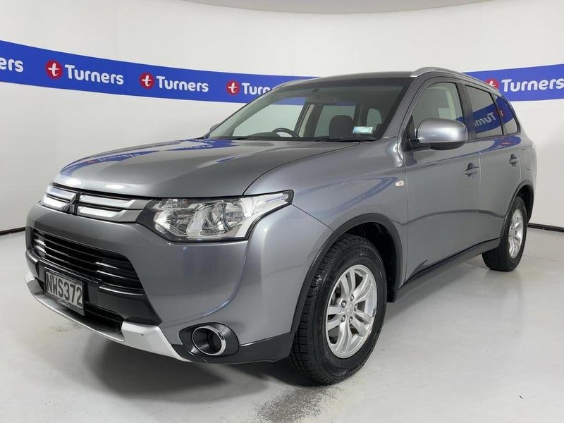 2014 Mitsubishi Outlander LS, photo 3