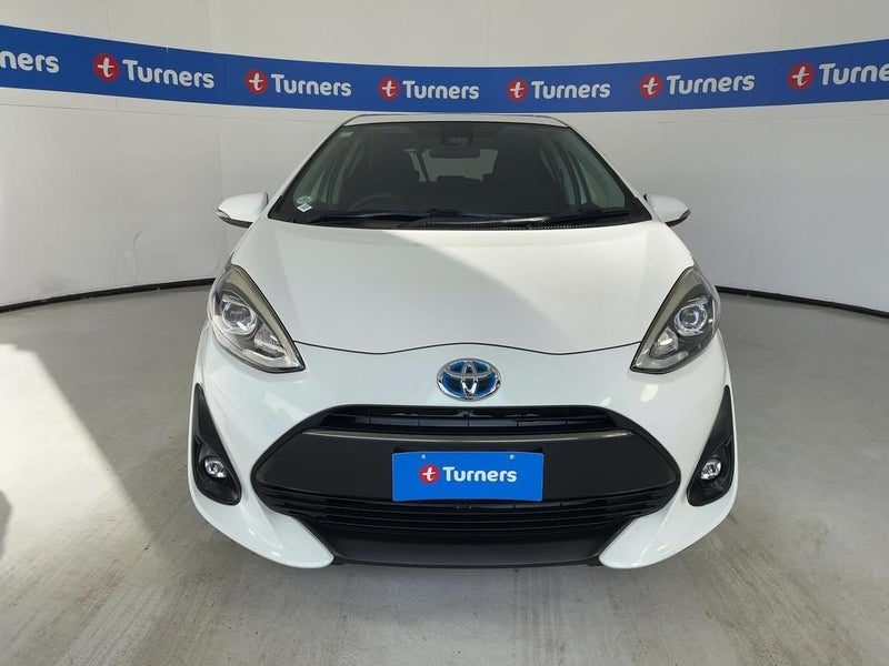 2017 Toyota Aqua, photo 2