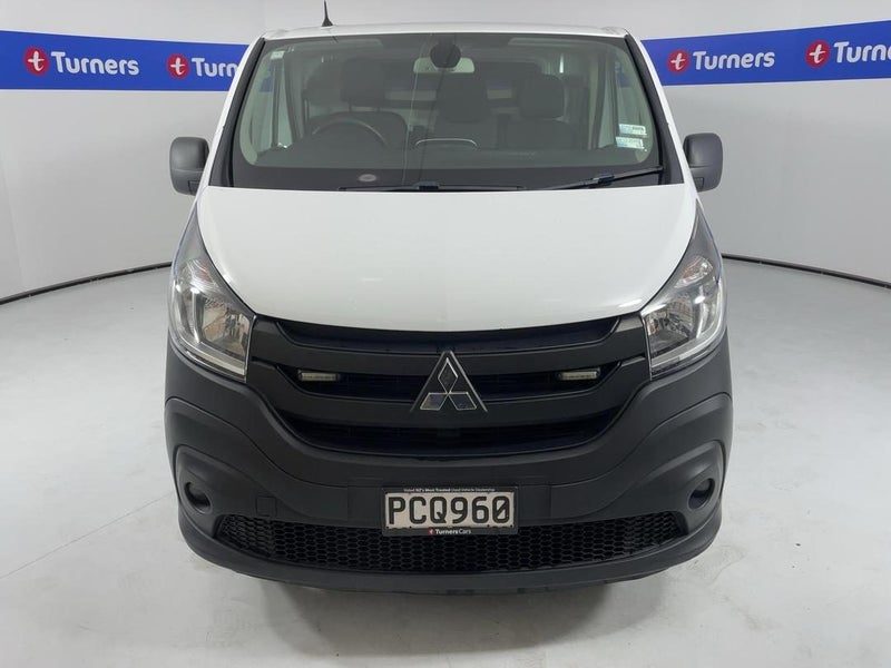 2022 Mitsubishi Express LWB, photo 2