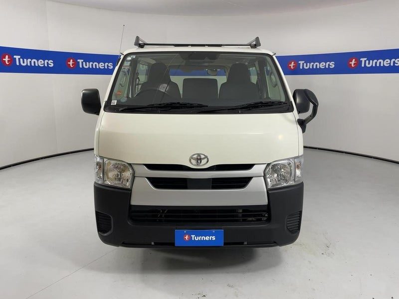 2020 Toyota Hiace, photo 2
