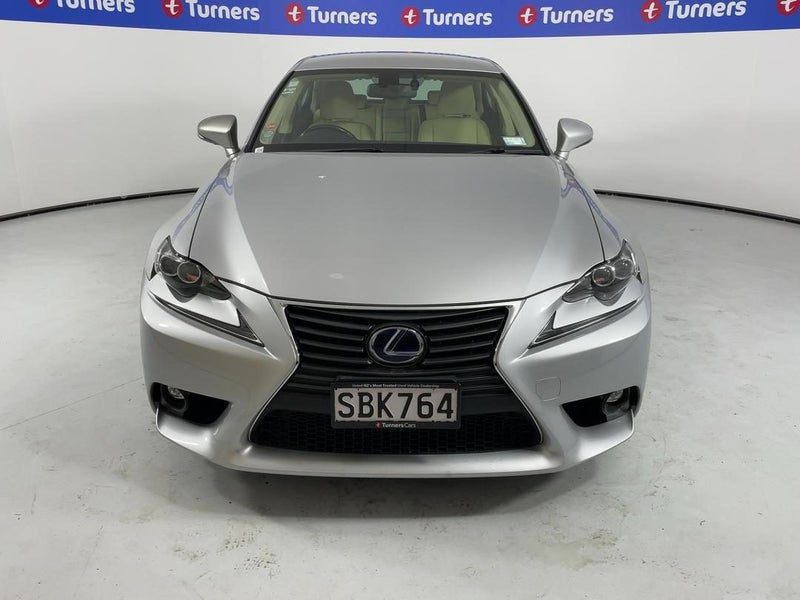 2016 Lexus IS 300h, photo 2