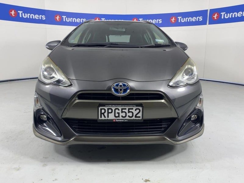 2015 Toyota Aqua, photo 2
