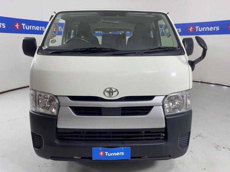 2021 Toyota Hiace, photo 2