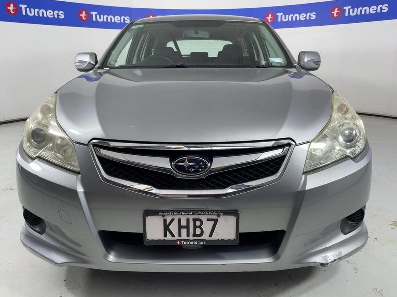 2010 Subaru Legacy, photo 2