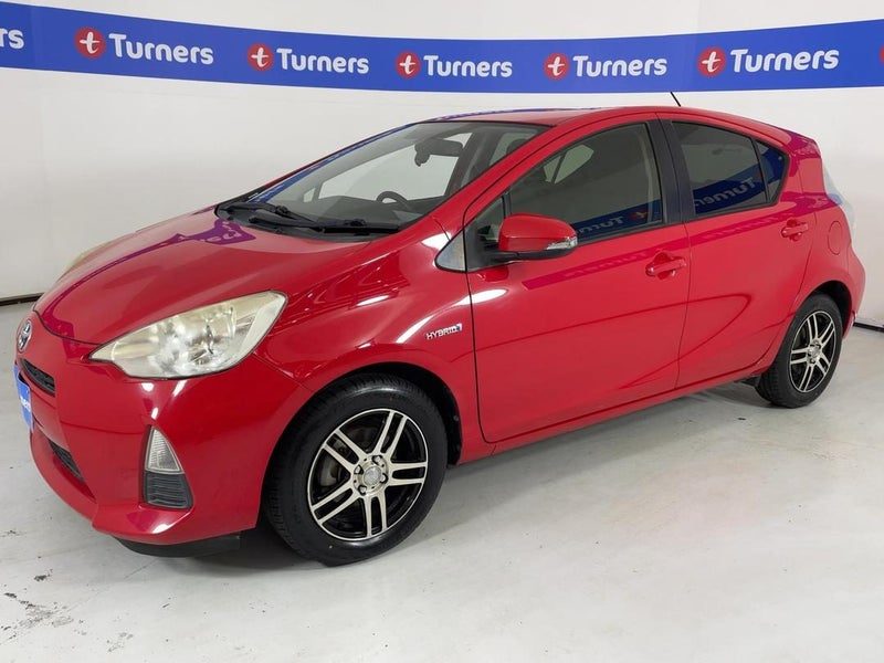 2013 Toyota Aqua, photo 3