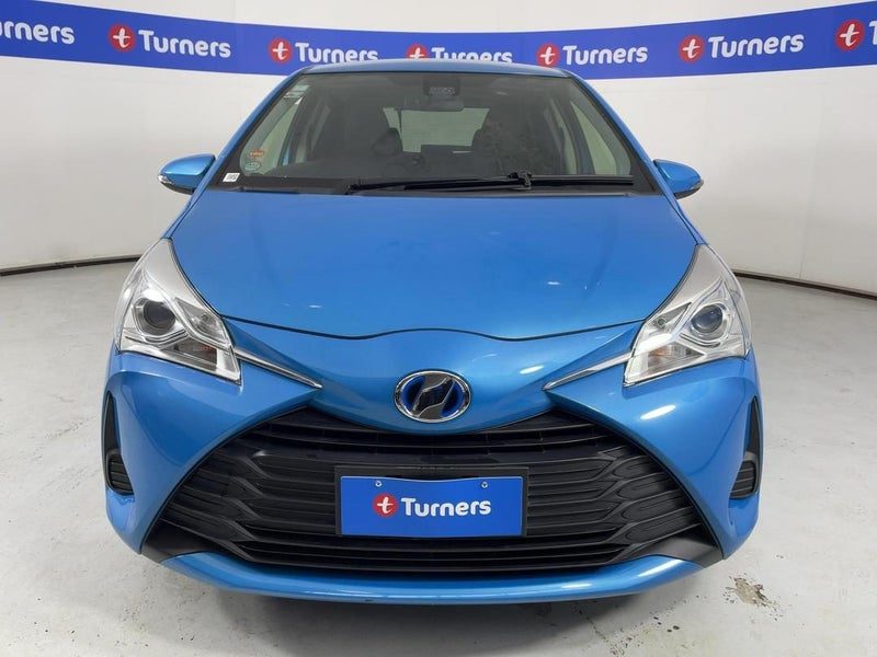 2017 Toyota Vitz, photo 2