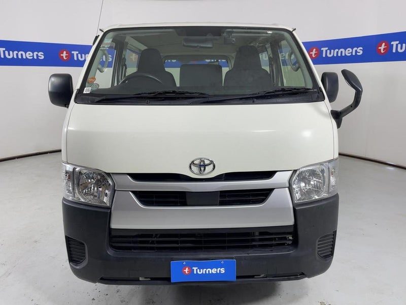 2021 Toyota Hiace, photo 2