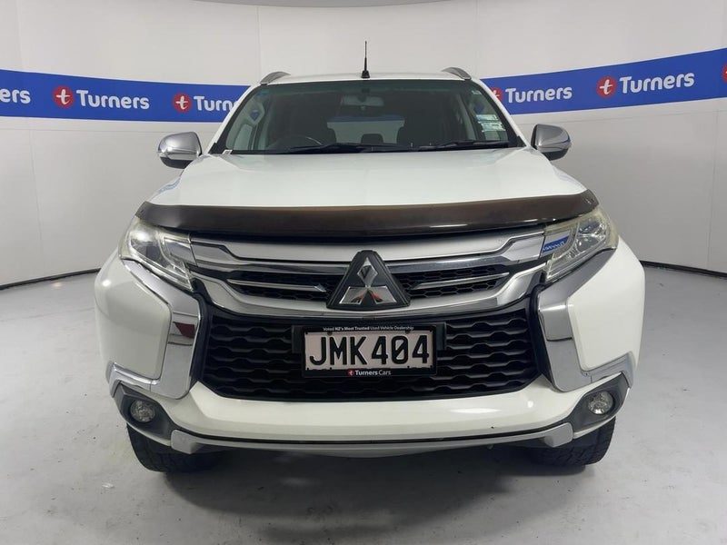 2015 Mitsubishi Pajero Sport XLS, photo 2