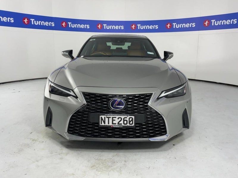 2021 Lexus IS 300h Limited, photo 2