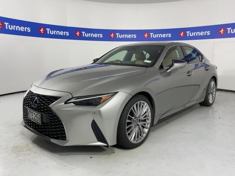 2021 Lexus IS 300h Limited, photo 3