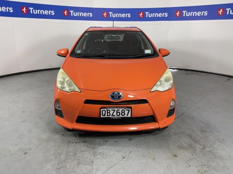 2012 Toyota Aqua, photo 2