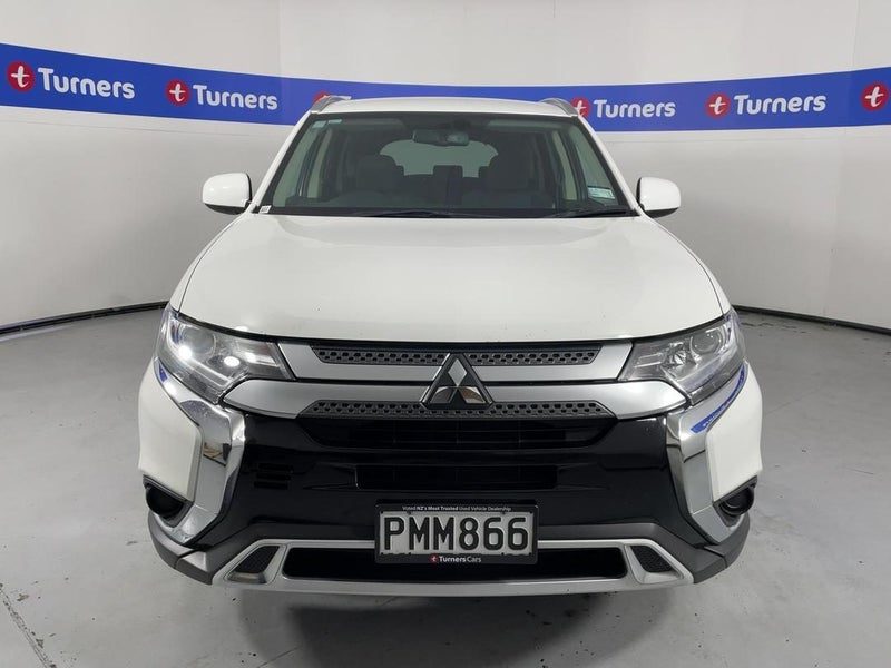 2022 Mitsubishi Outlander LS, photo 2