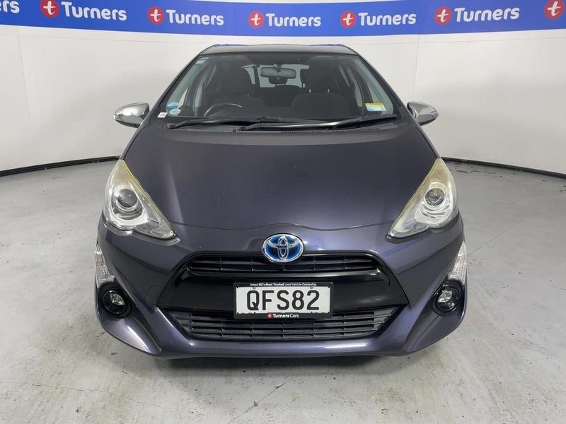 2015 Toyota Aqua, photo 2