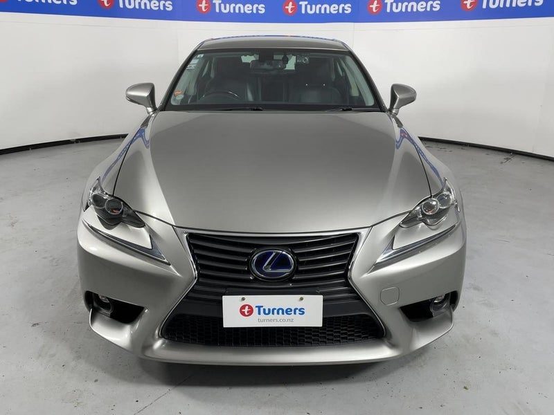 2015 Lexus IS 300h, photo 2