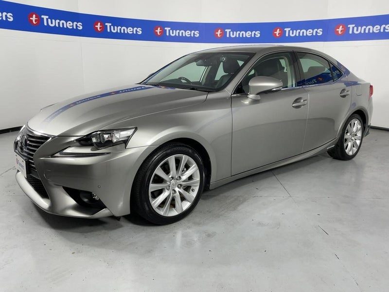 2015 Lexus IS 300h, photo 3