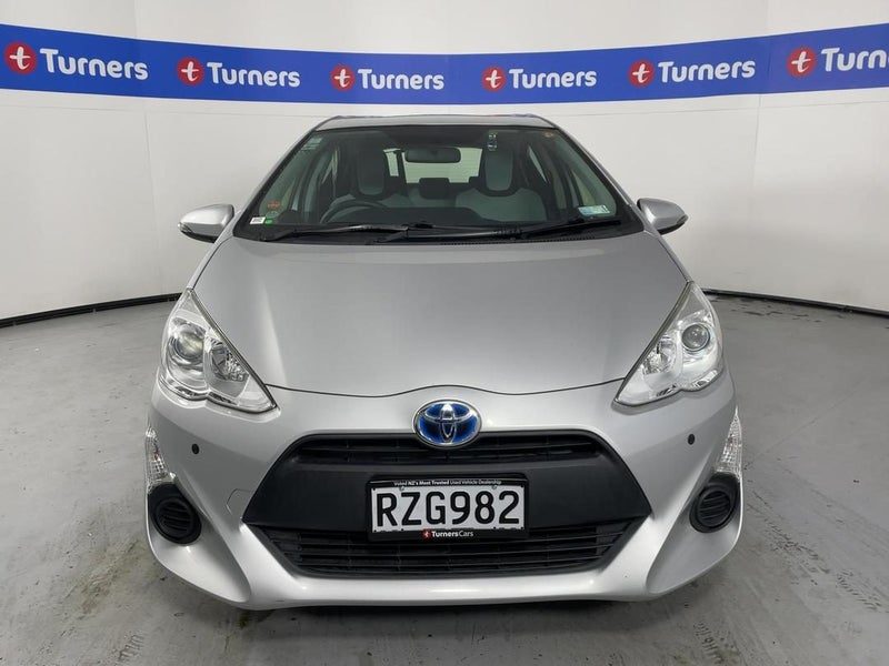 2016 Toyota Aqua, photo 2