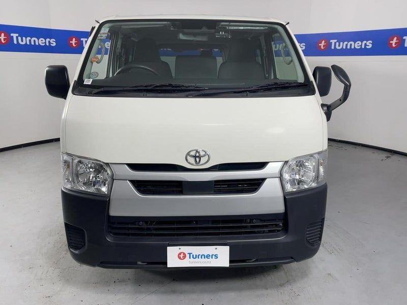 2022 Toyota Hiace, photo 2