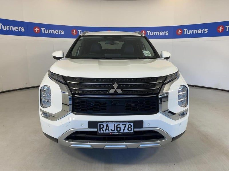 2025 Mitsubishi Outlander XLS, photo 2