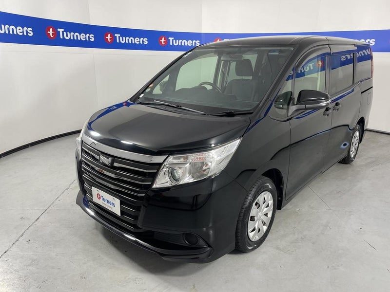 2014 Toyota Noah Voxy, photo 3