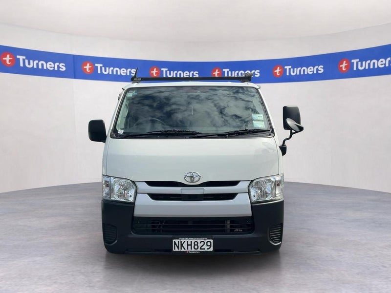 2017 Toyota Hiace, photo 2