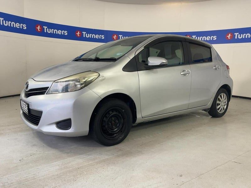 2011 Toyota Vitz, photo 3