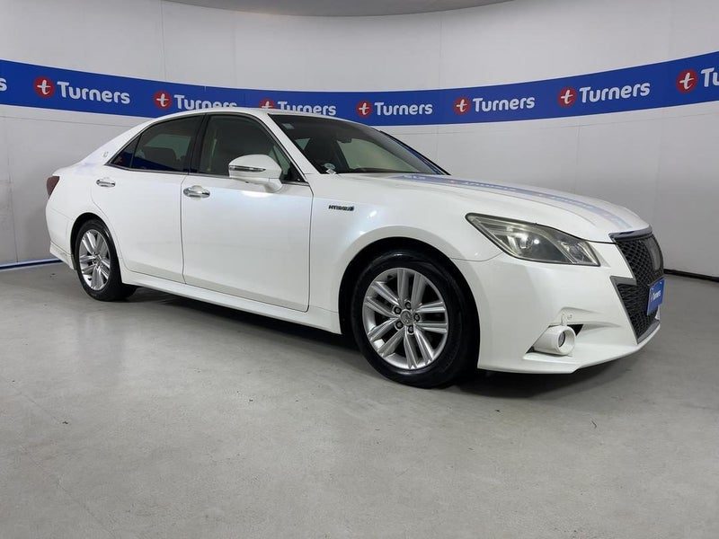 2013 Toyota Crown Hybrid
