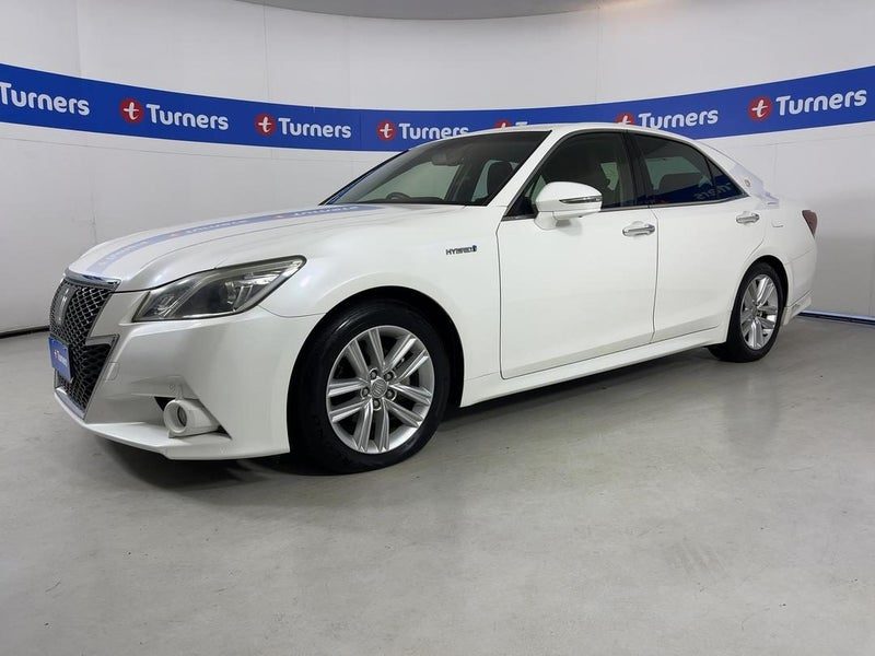 2013 Toyota Crown Hybrid, photo 3