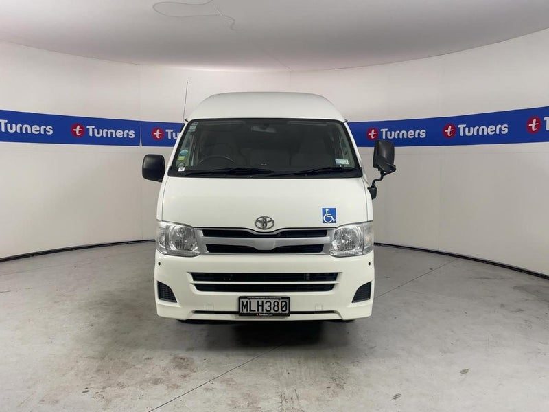2013 Toyota Hiace, photo 2