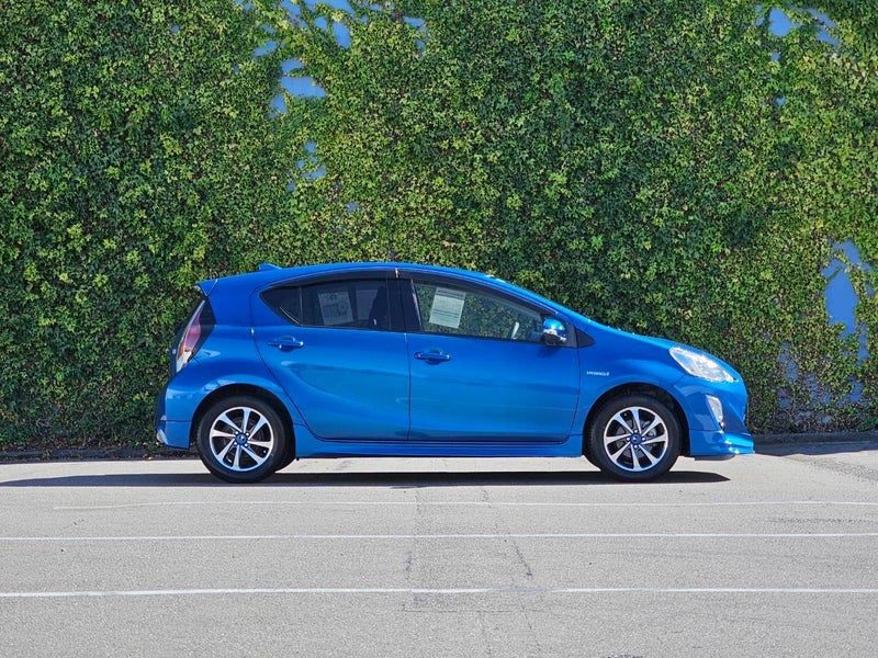 2015 Toyota Aqua 1.5S Push Button, photo 2