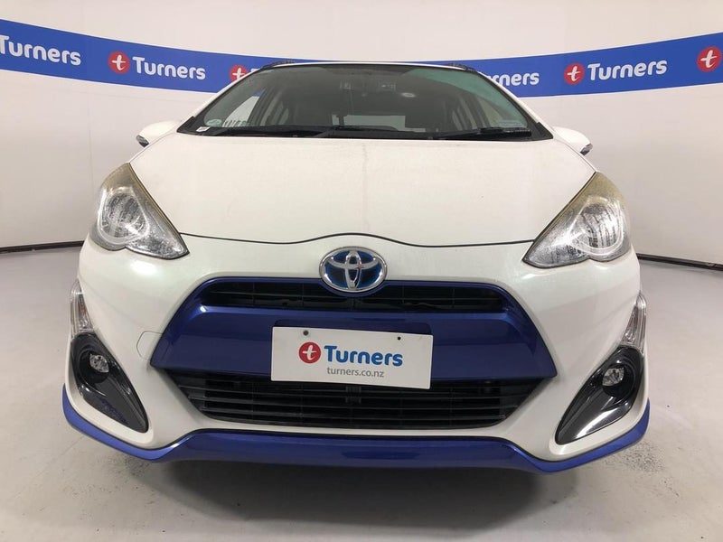 2015 Toyota Aqua Hybrid, photo 2