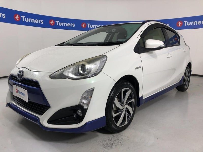 2015 Toyota Aqua Hybrid, photo 3