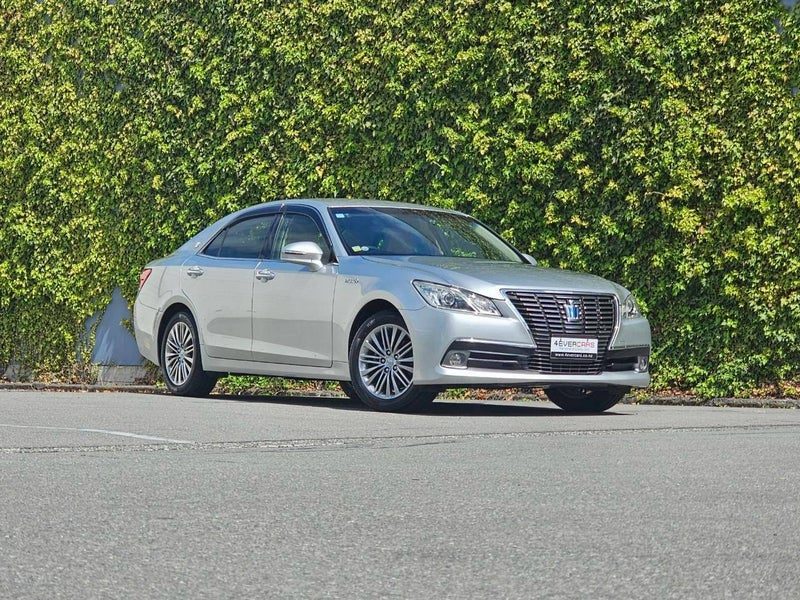2015 Toyota Crown 2.5 Hybrid Royal Saloon