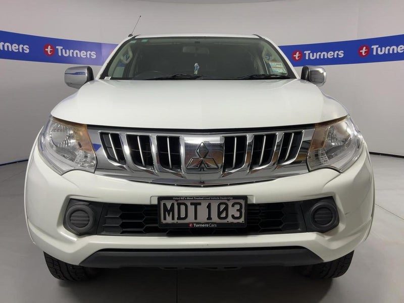 2015 Mitsubishi Triton D/CAB Glxr 2WD, photo 2