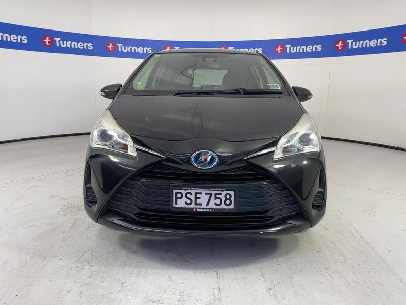 2017 Toyota Vitz, photo 2