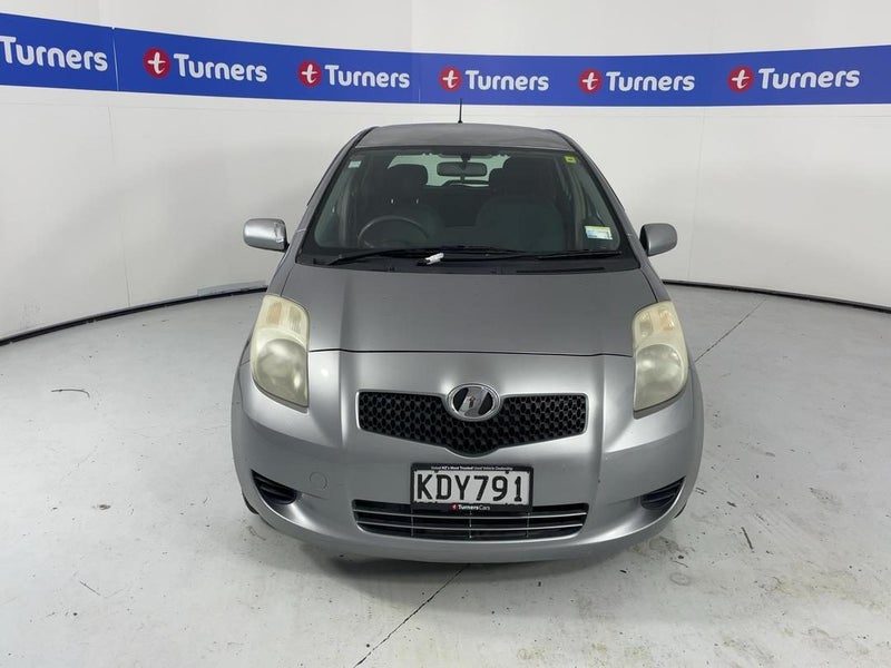 2007 Toyota Vitz, photo 2