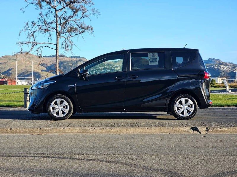 2020 Toyota Sienta Hybrid 7 Seater, photo 2