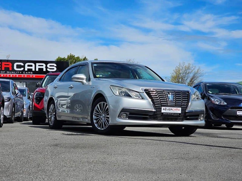 2015 Toyota Crown 2.5 Hybrid Royal Saloon, main photo