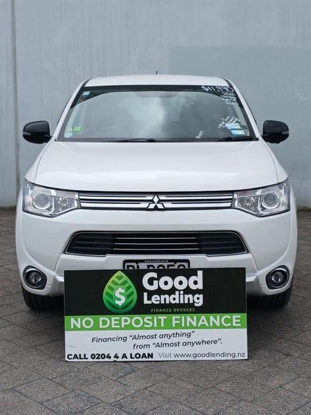 2014 Mitsubishi Outlander PHEV, photo 2