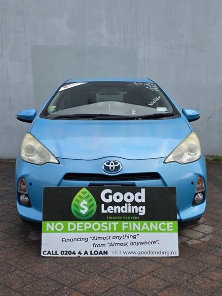2012 Toyota Aqua, photo 2