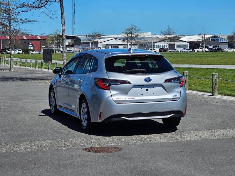 2021 Toyota Corolla Touring Hybrid, photo 3