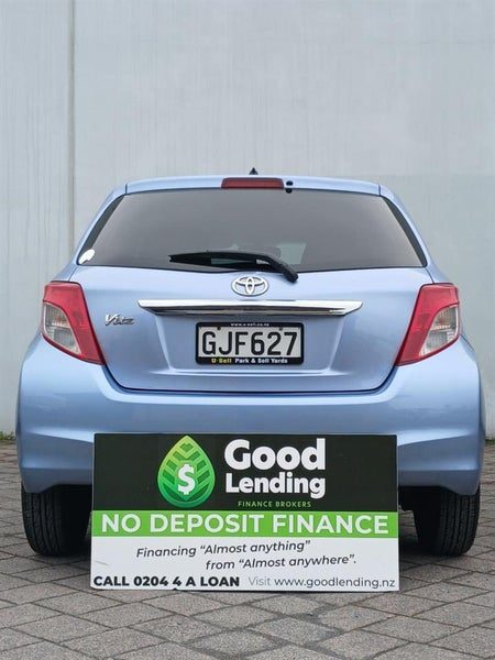 2011 Toyota Vitz, photo 3
