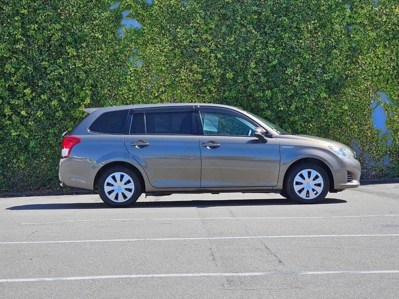2013 Toyota Corolla Fielder, photo 2