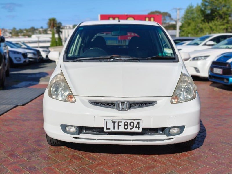 2004 Honda Fit, photo 2