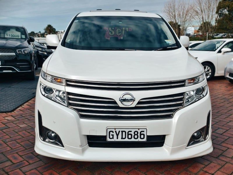 2012 Nissan Elgrand, photo 2